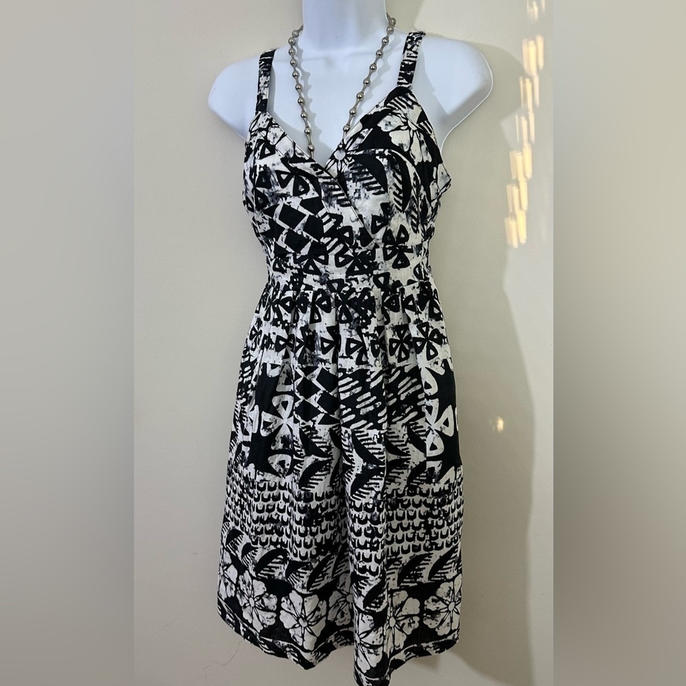 Merona sz sm sundress fit and flair Dress is done in a batik fabric blk & white